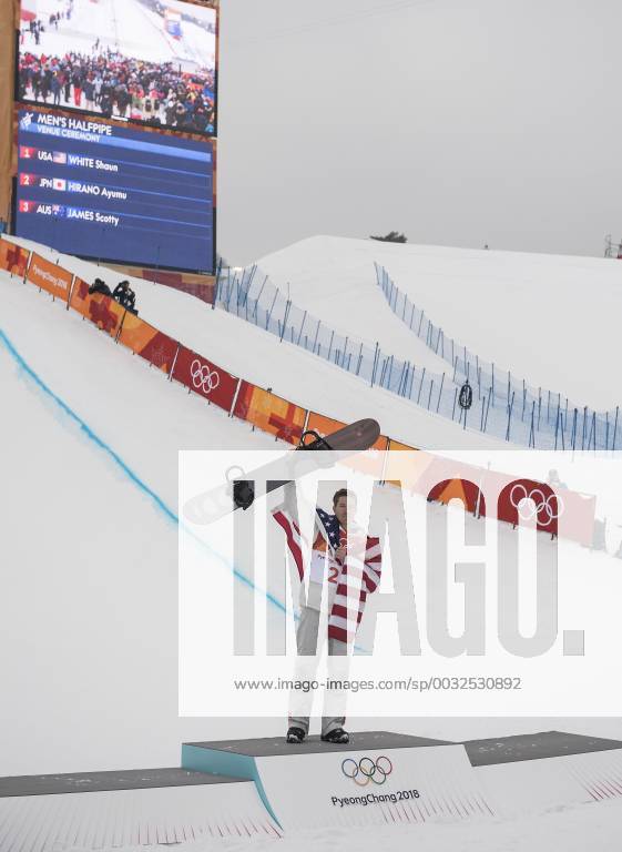 Shaun WHITE USA 1 place Olympic winner winner winner cheers flag flower ceremony venue ceremony Jubilee joy cheers emotion enthusiasm HP final snowboard Halfpipe of men cheer cheers snowboard men s on 14 02 2018 Phoenix snow park at the Winter Olympics 2018 from 09 02 25 02 2018 in PyeongChang of South Korea