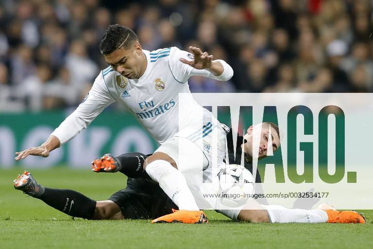 Real Madrid s Carlos Henrique Casemiro (l) and Paris Saint-Germain s Marcos Verratti during Champions League Round of 16 1st leg match. February 14,2018. (20180214124)