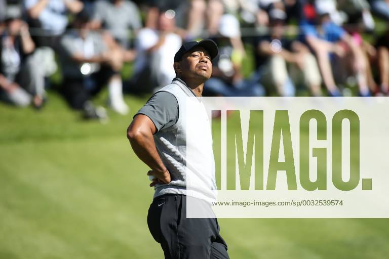 - SPORT February 15, 2018 Los Angeles, CA...Tiger Woods, of the United States, looking up for during opening round of the Genesis Open at the Rivera Country Club in Los Angeles, Ca on February 15, 2018. PGA Golf Herren Tour 2018: Genesis Open 2018 FEB 15 - ZUMAc04_ 20180215_zaf_c04_118