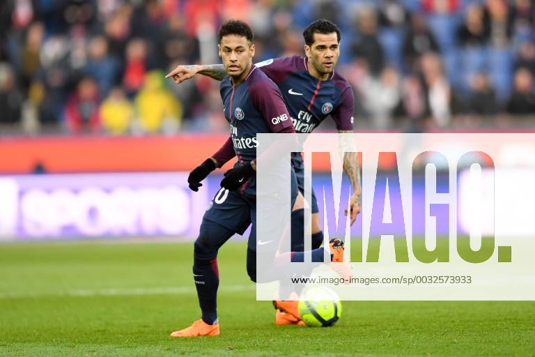 10 NEYMAR JR (psg) - 32 DANI ALVES (psg) FOOTBALL : Paris SG vs Strasbourg - Ligue 1 Conforama - 17 02 2018 AnthonyBIBARD FEP Panoramic