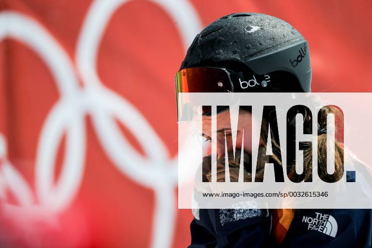 - SPORT PYEONGCHANG, SOUTH KOREA - FEBRUARY 20, 2018: US Maddie Bowman after the ladies freestyle skiing ski halfpipe event at the 2018 Winter Olympic Games Olympische Spiele Olympia OS at Phoenix Snow Park. Sergei Bobylev TASS TS074CAE