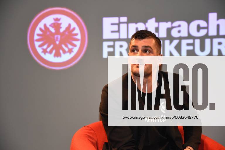 Frankfurt am Main Commerzbank Arena Eintracht Frankfurt Museum Tradition to touch Martin Fenin Ex professional footballer from 2008 to 2011 at Eintracht Frankfurt Picture shows Martin Fenin
