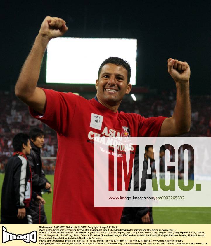 Washington Stecanela Cerqueira (Urawa Red Diamonds) jubelt über den Gewinn der asiatischen Champions League 2007 - (TKP2007111407) Fußball Herren AFC Asian Champions League 2007, Asien, Asiatische, Finale, Endspiel Einzelbild Saitama Freude, Fußball Herren AFC Asian Champions League 2007, Asien, Asiatische, Finale, Endspiel Einzelbild Saitama Freude,