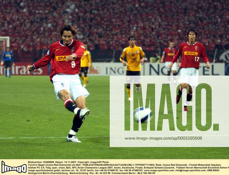 Yuichiro Nagai (Urawa Red Diamonds) am Ball - (TKP2007111403) Fußball Herren AFC Asian Champions League 2007, Asien, Asiatische, Finale, Endspiel Einzelbild Saitama Dynamik, Fußball Herren AFC Asian Champions League 2007, Asien, Asiatische, Finale, Endspiel Einzelbild Saitama Dynamik,