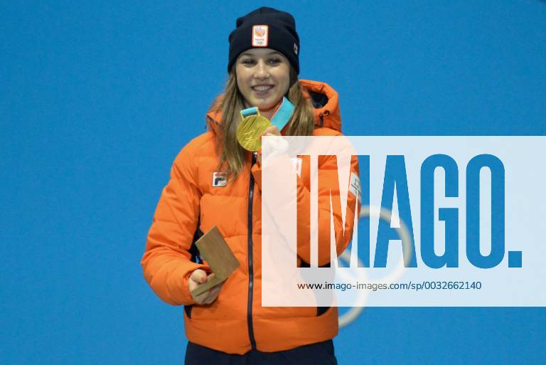 Pyeongchang, South Korea - SUZANNE SCHULTING of the Netherlands celebrates getting the gold medal in the Ladies 1000m short track Speed skating Eisschnelllauf event in the PyeongChang Olympic Games Olympische Spiele Olympia OS Pyeongchang 18: Medal Winners - ZUMAl132 20180223_zap_l132_036