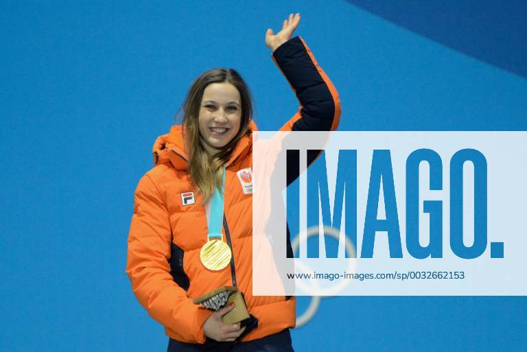 Pyeongchang, South Korea - SUZANNE SCHULTING of the Netherlands celebrates getting the gold medal in the Ladies 1000m short track Speed skating Eisschnelllauf event in the PyeongChang Olympic Games Olympische Spiele Olympia OS Pyeongchang 18: Medal Winners - ZUMAl132 20180223_zap_l132_040
