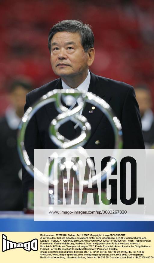 JFA Präsident Saburo Kawabuchi (Japan) hinter dem Siegerpokal der AFC Asian Champions League - (2007111512425778) Fußball Herren AFC Asian Champions League 2007, Finale Endspiel, Asien Asiatische, Vdig Einzelbild Saitama Fußball Herren AFC Asian Champions League 2007, Finale Endspiel, Asien Asiatische, Vdig Einzelbild Saitama