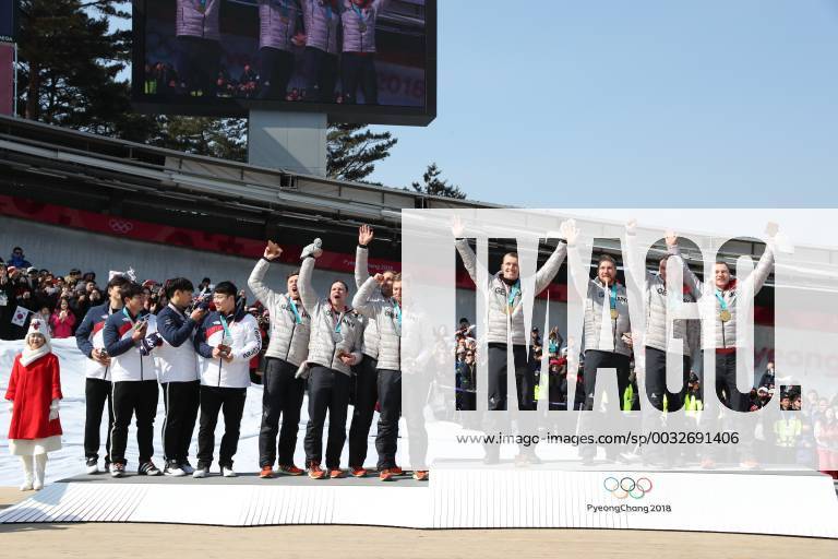 (180225) -- PYEONGCHANG, Feb. 25, 2018 -- Team Germany that won the gold medal (R) and the two equal silver medalists team Germany (C) and team South Korea pose for photos after the 4-man event of bobsleigh at the 2018 PyeongChang Winter Olympic Games Olympische Spiele Olympia OS at Olympic Sliding Centre, PyeongChang, South Korea, Feb. 25, 2018. ) (SP)OLY-SOUTH KOREA-PYEONGCHANG-BOBSLEIGH-4-MAN BaixXuefei