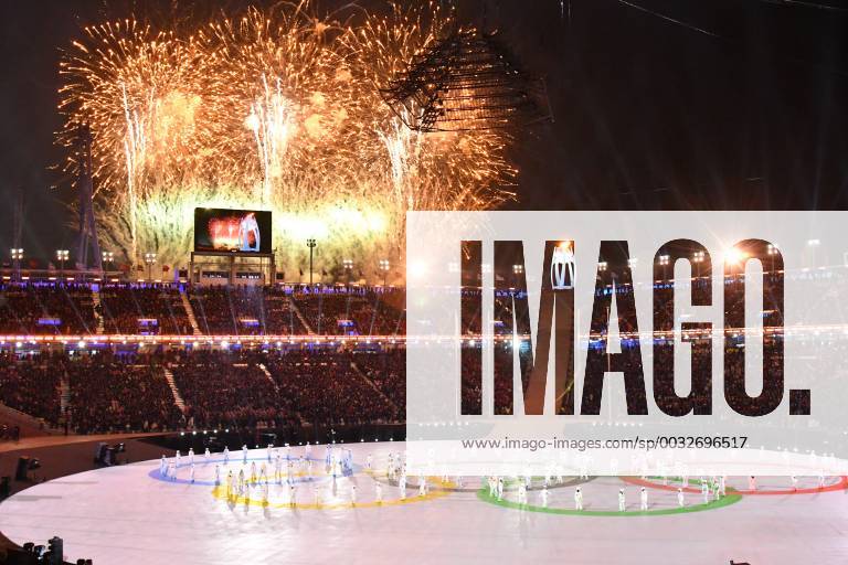 PyeongChang 2018 - Highlights der Olympischen Spiele Dancers perform and fireworks go off at the closing ceremony for the Pyeongchange 2018 Winter Olympics at the Olympic Stadium in Daegwalnyeong, South Korea, on February 25, 2018. KOL20180225654 RICHARDxELLIS