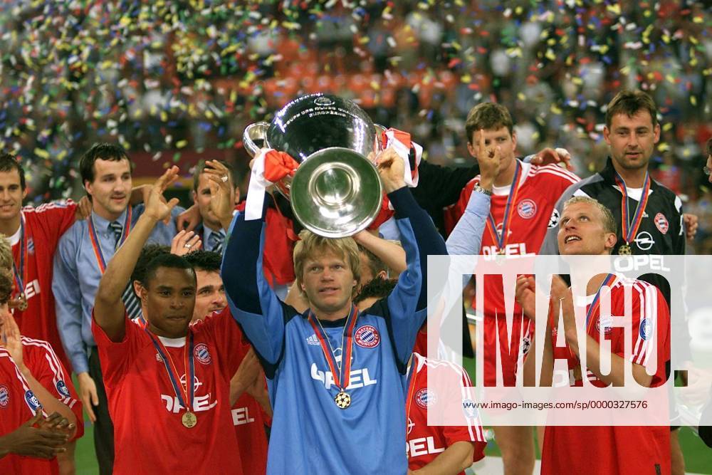 Torwart Oliver Kahn (Mitte), Paulo Sergio (li.) und Carsten Jancker (alle Bayern) Fußball EC 1 Herren Champions League 2000 2001, Finale, Endspiel, FC Bayern München Gruppe Giuseppe-Meazza-Stadion San Siro Mailand Freude,