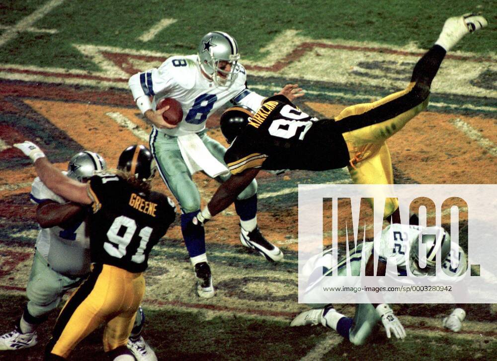Troy Aikman (Dallas Cowboys, 3.v.li.) gegen Levon Kirkland (Pittsburgh Steelers, re.) - (TEM96012815) American Football Herren NFL 1995 1996, Superbowl XXX, Super Bowl, Finale, Endspiel, Dallas Cowboys - Pittsburgh Steelers Gruppe Tempe Dynamik, American Football Herren NFL 1995 1996, Superbowl XXX, Super Bowl, Finale, Endspiel, Dallas Cowboys - Pittsburgh Steelers Gruppe Tempe Dynamik,