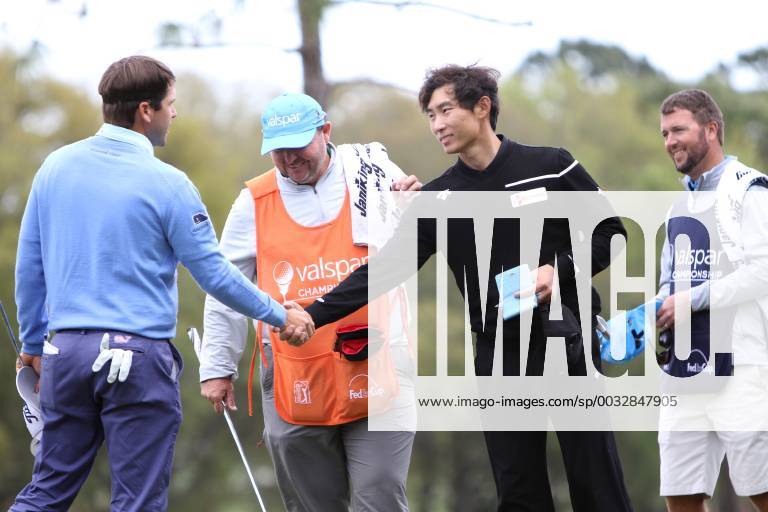 Palm Harbor, Florida, U.S. - DOUGLAS R. CLIFFORD Times .Ben Martin, left, and Whee Kim talk at the end of their round at the 18th green while playing the Copperhead Course on Thursday (3 8 18) during the first round of the Valspar Championship at the Innisbrook Golf and Spa Resort in Palm Harbor. Florida News - March 8, 2018 - ZUMAs70_ 82203493st