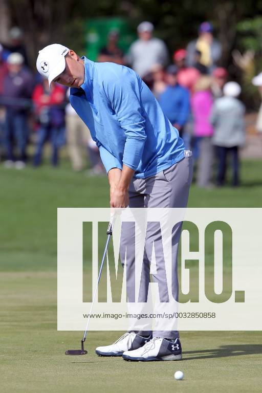 PALM HARBOR, FL - MARCH 08: Jordan Spieth putts on the 8th hole during the first round of the Valspar Championship on March 08, 2018, at Westin Innisbrook-Copperhead Course in Palm Harbor, FL. (Photo by Cliff Welch Icon Sportswire) GOLF: MAR 08 PGA Golf Herren - Valspar Championship Icon3571803080191
