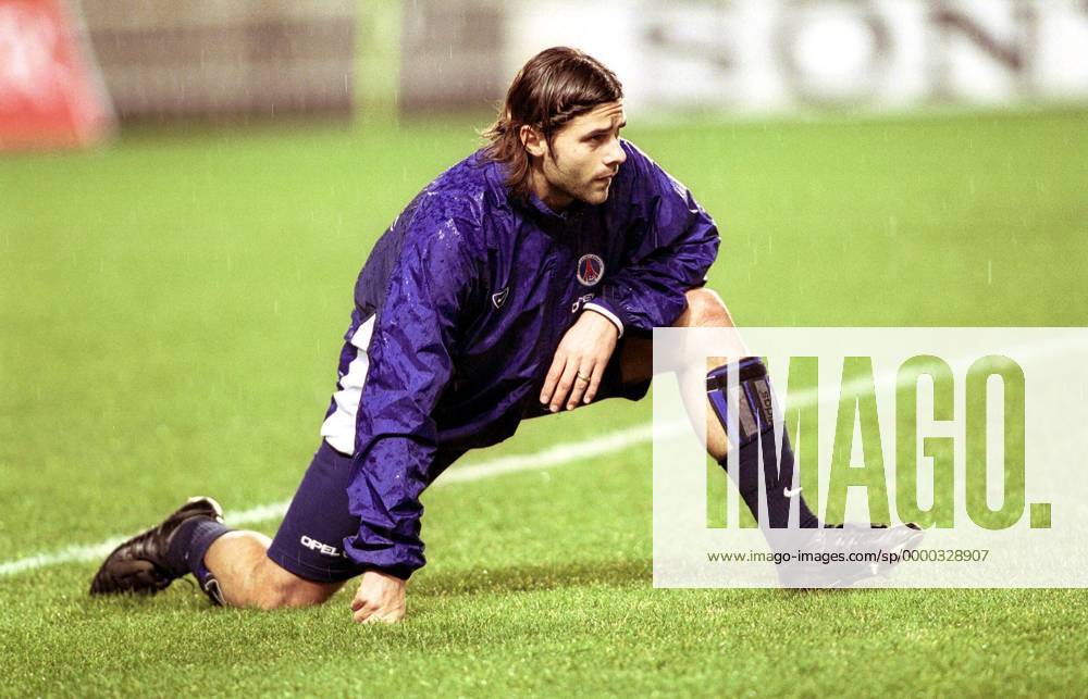 Mauricio Pochettino (PSG) - Stretching Fußball Herren Division 1 2000 2001, 1. Französische Liga, Paris Saint-Germain, St., St.Germain, Einzelbild Parc des Princes, Prinzenpark Paris