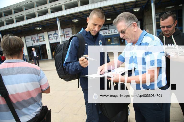 - MANCHESTER, UNITED KINGDOM: Club s Timmy Simons pictured at the arrival of Club Brugge, at Manchester Airport, England, Monday 17 August 2015. Belgian first league soccer team Club Brugge will play tomorrow the first leg game of the play-offs of the Uefa Champions League competition against British soccer club Manchester United ManU BRUNOxFAHY x84279050x