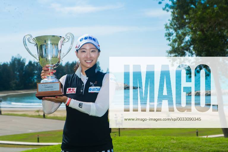 South Korean golfer Hong Ran poses with her trophy after winning the Brunei Ladies Open golf tournament during the 2018 CLPGA Tour in Brunei, 19 March 2018. Hong Ran earned her first victory since 2010 on Monday (19 March 2018) when the South Korean golfer won the inaugural Brunei Ladies Open title after going wire-to-wire for a five stroke win. The 31-year-old closed with a bogey-free round of seven-under 64, the same score she posted in the opening round, to finish on 18-under par for the tournament. Her fourth career win was worth KRW140 million (US$130,774). Hong s compatriots Choi Ka-ram (64), Ji Han-sol (66) Han Jin-seon (68) and Jang Eun-soo (68) were equal runners-up at the Empire Hotel and Country Club course. The KRW700 million tournament was sanctioned by the China LPGA Golf Damen Tour, the Brunei Darussalam Golf Association and the LPGA of South Korea Tour (KLPGA). Hong goes wire-to-wire for Brunei win pbu771107_01