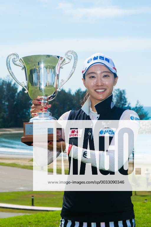 South Korean golfer Hong Ran poses with her trophy after winning the Brunei Ladies Open golf tournament during the 2018 CLPGA Tour in Brunei, 19 March 2018. Hong Ran earned her first victory since 2010 on Monday (19 March 2018) when the South Korean golfer won the inaugural Brunei Ladies Open title after going wire-to-wire for a five stroke win. The 31-year-old closed with a bogey-free round of seven-under 64, the same score she posted in the opening round, to finish on 18-under par for the tournament. Her fourth career win was worth KRW140 million (US$130,774). Hong s compatriots Choi Ka-ram (64), Ji Han-sol (66) Han Jin-seon (68) and Jang Eun-soo (68) were equal runners-up at the Empire Hotel and Country Club course. The KRW700 million tournament was sanctioned by the China LPGA Golf Damen Tour, the Brunei Darussalam Golf Association and the LPGA of South Korea Tour (KLPGA). Hong goes wire-to-wire for Brunei win pbu771107_02