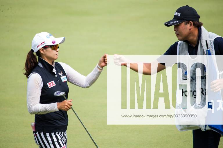 South Korean golfer Hong Ran competes in the Brunei Ladies Open golf tournament during the 2018 China LPGA Golf Damen Tour in Brunei, 19 March 2018. Hong Ran earned her first victory since 2010 on Monday (19 March 2018) when the South Korean golfer won the inaugural Brunei Ladies Open title after going wire-to-wire for a five stroke win. The 31-year-old closed with a bogey-free round of seven-under 64, the same score she posted in the opening round, to finish on 18-under par for the tournament. Her fourth career win was worth KRW140 million (US$130,774). Hong s compatriots Choi Ka-ram (64), Ji Han-sol (66) Han Jin-seon (68) and Jang Eun-soo (68) were equal runners-up at the Empire Hotel and Country Club course. The KRW700 million tournament was sanctioned by the China LPGA Tour, the Brunei Darussalam Golf Association and the LPGA of South Korea Tour (KLPGA). Hong goes wire-to-wire for Brunei win pbu771107_06