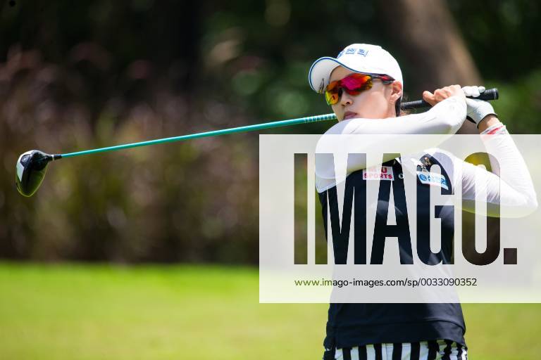 South Korean golfer Hong Ran competes in the Brunei Ladies Open golf tournament during the 2018 China LPGA Golf Damen Tour in Brunei, 19 March 2018. Hong Ran earned her first victory since 2010 on Monday (19 March 2018) when the South Korean golfer won the inaugural Brunei Ladies Open title after going wire-to-wire for a five stroke win. The 31-year-old closed with a bogey-free round of seven-under 64, the same score she posted in the opening round, to finish on 18-under par for the tournament. Her fourth career win was worth KRW140 million (US$130,774). Hong s compatriots Choi Ka-ram (64), Ji Han-sol (66) Han Jin-seon (68) and Jang Eun-soo (68) were equal runners-up at the Empire Hotel and Country Club course. The KRW700 million tournament was sanctioned by the China LPGA Tour, the Brunei Darussalam Golf Association and the LPGA of South Korea Tour (KLPGA). Hong goes wire-to-wire for Brunei win pbu771107_08