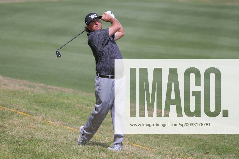 AUSTIN, TX - MARCH 21: Pat Perez (USA) hits from the rough during the First Round of the WGC-Dell Technologies Match Play on March 21, 2018 at Austin Country Club in Austin, TX. (Photo by George Walker Icon Sportswire) GOLF: MAR 21 PGA Golf Herren - WGC-Dell Technologies Match Play Icon18032103