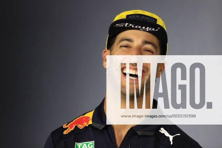 22nd March 2018, Melbourne Grand Prix Circuit, Melbourne, Australia; Melbourne Formula One Grand Prix, Arrivals and press conference PK Pressekonferenz Red Bull Racing TAG Heuer, Daniel Ricciardo ActionPlus12003686
