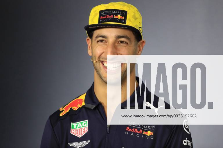 22nd March 2018, Melbourne Grand Prix Circuit, Melbourne, Australia; Melbourne Formula One Grand Prix, Arrivals and press conference PK Pressekonferenz Red Bull Racing TAG Heuer, Daniel Ricciardo ActionPlus12003688