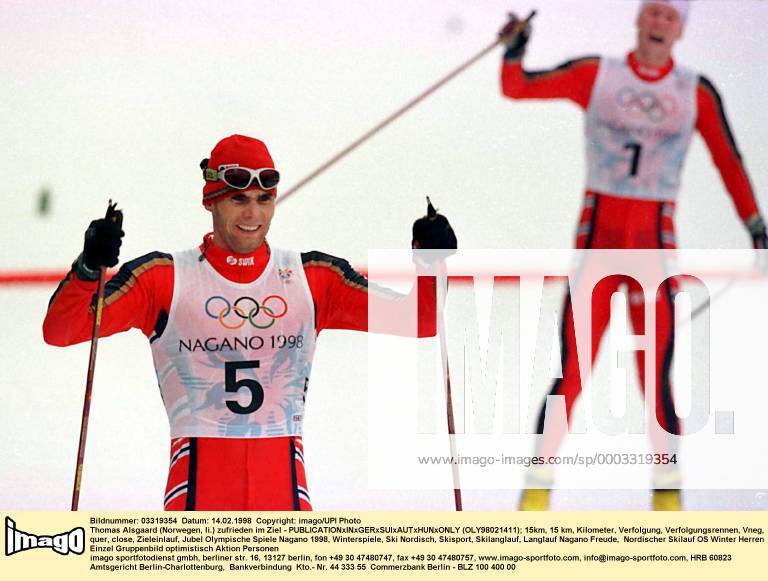 OLYMPIC LEGENDS: Thomas Alsgaard Thomas Alsgaard (Norwegen, li.) zufrieden im Ziel - (OLY98021411) Nordischer Skilauf OS Winter Herren Olympische Spiele Nagano 1998, Winterspiele, Ski Nordisch, Skisport, Skilanglauf, Langlauf Gruppe Nagano Freude, Nordischer Skilauf OS Winter Herren Olympische Spiele Nagano 1998, Winterspiele, Ski Nordisch, Skisport, Skilanglauf, Langlauf Gruppe Nagano Freude,