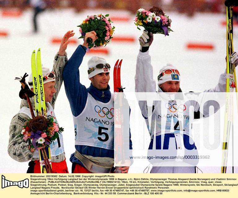 OLYMPIC LEGENDS: Thomas Alsgaard Siegerehrung 15km Verfolgung Langlauf bei der Winterolympiade 1998 in Nagano, v.li.: Björn Dählie, Olympiasieger Thomas Alsgaard (beide Norwegen) und Vladimir Smirnov (Kasachstan) - (OLY98021412) Nordischer Skilauf OS Winter Herren Olympische Spiele Nagano 1998, Winterspiele, Ski Nordisch, Skisport, Skilanglauf, Langlauf Gruppe Nagano Freude, Nordischer Skilauf OS Winter Herren Olympische Spiele Nagano 1998, Winterspiele, Ski Nordisch, Skisport, Skilanglauf, Langlauf Gruppe Nagano Freude,