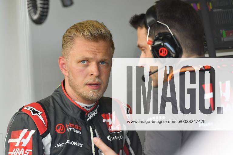 Kevin Magnussen (DEN) 20 from the Haas F1 Team talks to his team during practice session two at the 2018 Australian Formula One Grand Prix at Albert Park, Melbourne, Australia. Cal Media Formula One 2018: Australia - Practice 2 - ZUMAc04_ 20180323_zaf_c04_047