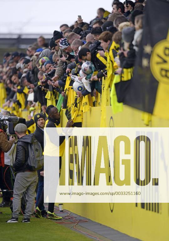 Football 1 League 2017 2018 Borussia Dortmund Athletics star Usain Bolt Jamaica trains with the pros of Dortmund Afterwards he signs autographs for the fans