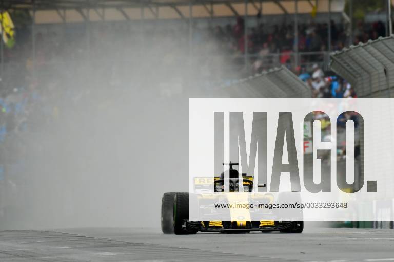 Nico Hulkenberg (DEU) 27 from the Renault F1 team creates a rooster tail down the main straight during practice session three at the 2018 Australian Formula One Grand Prix at Albert Park, Melbourne, Australia. Cal Sport Media Formula One 2018: Australia - Qualifying and Practice 3 - ZUMAc04_ 20180324_zaf_c04_009