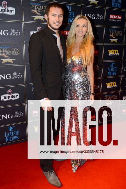 - OOSTENDE, BELGIUM: Carl Hoefkens and his wife Vanessa D Hooghe arrive for the 59th edition of the Golden Shoe award ceremony, Wednesday 23 January 2013, at the VTM studio s in Vilvoorde. The Golden Shoe (Gouden Schoen Soulier d Or) is an award for the best soccer player of the Belgian Jupiler Pro League championship during the year 2012. DIRKxWAEM x40761608x