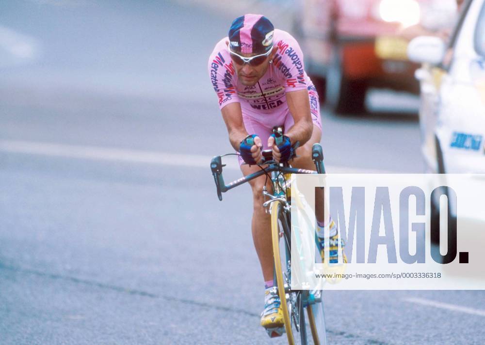 Marco Pantani (Italien Mercatone Uno) Radsport Herren Tour de France 2000, ProTour, Straßenradsport, Straße, Rad, Zeitfahren, Einzelzeitfahren Einzelbild 1. Etappe: Futuroscope Radsport Herren Tour de France 2000, ProTour, Straßenradsport, Straße, Rad, Zeitfahren, Einzelzeitfahren Einzelbild 1. Etappe: Futuroscope