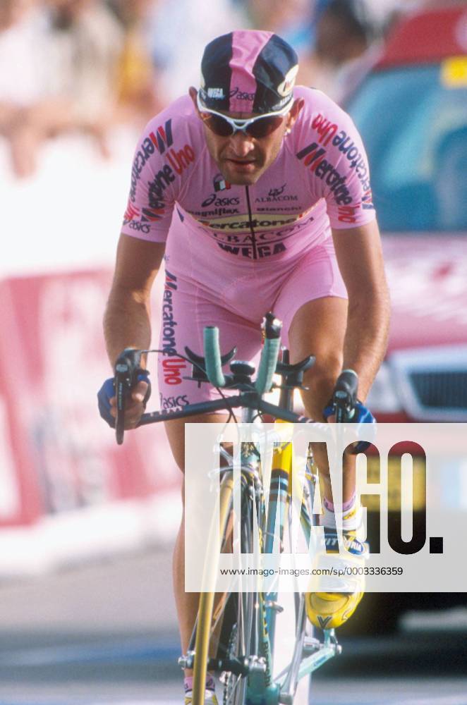 Marco Pantani (Italien Mercatone Uno) Radsport Herren Tour de France 2000, ProTour, Straßenradsport, Straße, Rad, Zeitfahren, Einzelzeitfahren Einzelbild 19. Etappe: Freiburg - Mulhouse Radsport Herren Tour de France 2000, ProTour, Straßenradsport, Straße, Rad, Zeitfahren, Einzelzeitfahren Einzelbild 19. Etappe: Freiburg - Mulhouse