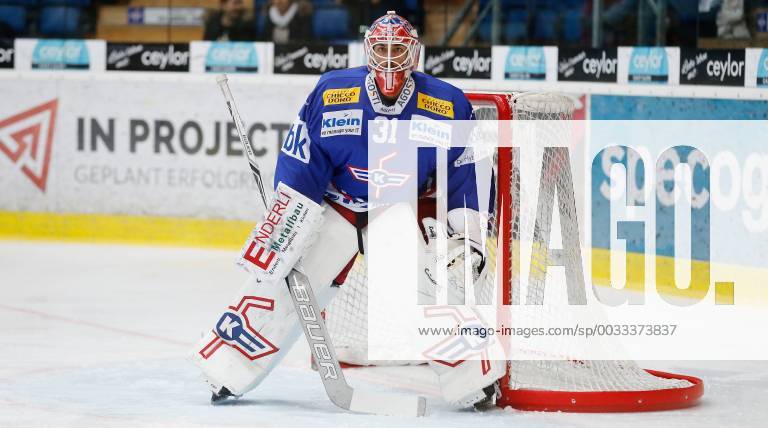 Swiss Arena Kloten SWITZERLAND Season 2017 2018 Mens Hockey NLA Placement Round Game 6 EHC Kloten HC Ambri Piotta Goalkeeper Kevin Poulin EHC Kloten