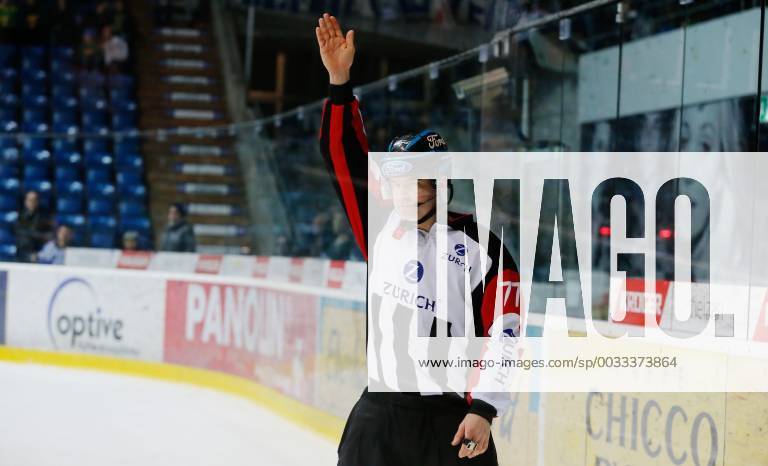 Swiss Arena Kloten SWITZERLAND Season 2017 2018 Mens Hockey NLA Placement Round Game 6 EHC Kloten HC Ambri Piotta Referee Tobias Wehrli