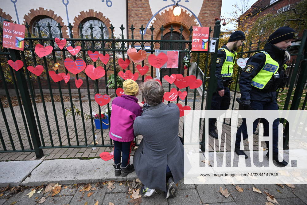 MALMÖ, SWEDEN 20231111 Police at a support demonstration at the Synagogue in Malmö on Saturday MALMÖ SVERIGE