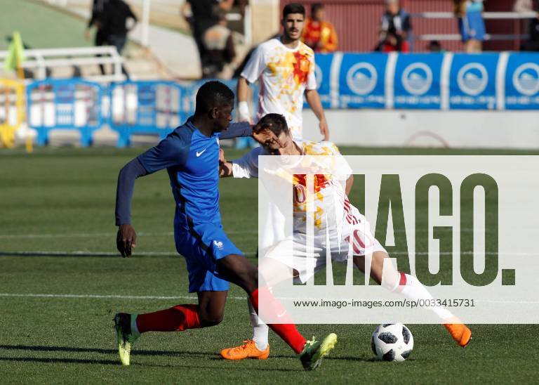 Spanish Brahim Diaz (R) vies for the ball with French Diaby during the European under 19 Elite qualifying round between the national soccer teams of Spain and France at the Guillermo Amor stadium in Benidorm, Spain, 27 March 2018. Spain vs. France !ACHTUNG: NUR REDAKTIONELLE NUTZUNG!