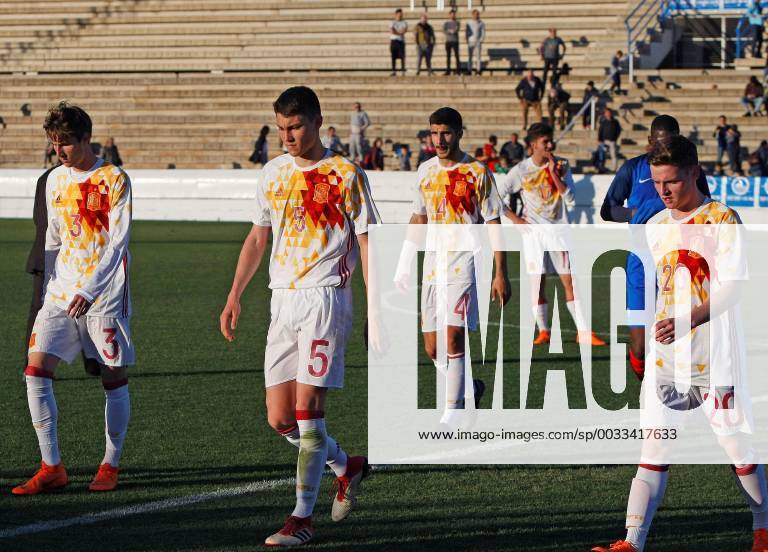 Spanish players react after being defeated by France 4-2 during the European under 19 Elite qualifying round between the national soccer teams of Spain and France at the Guillermo Amor stadium in Benidorm, Spain, 27 March 2018. Spain vs. France !ACHTUNG: NUR REDAKTIONELLE NUTZUNG!