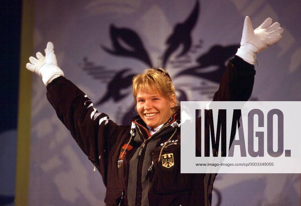 Katja Seizinger (Deutschland), Olympiasiegerin 1998 in Nagano Seizinger gewann von 1992 bis 1998 bei Olympischen Spielen 3 Goldmedaillen und 2 Bronzemedaillen Alpiner Skilauf OS Winter Damen Olympische Spiele 1998, Winterspiele, Ski Alpin, Skisport Einzelbild Aufnahmedatum geschätzt Nagano Freude, Alpiner Skilauf OS Winter Damen Olympische Spiele 1998, Winterspiele, Ski Alpin, Skisport Einzelbild Aufnahmedatum geschätzt Nagano Freude,
