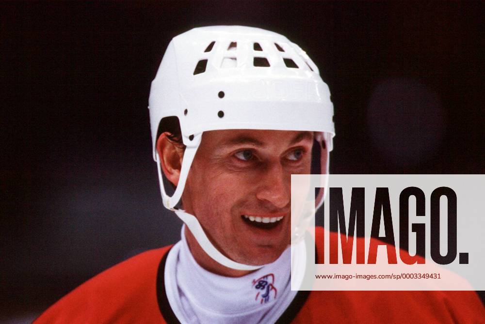 Wayne Gretzky (Kanada) Eishockey OS Winter Herren Olympische Winterspiele Nagano 1998, Spiele, Nationalteam, Nationaltrikot, Länderspiel, Porträt Aufnahmedatum geschätzt, Nagano Eishockey OS Winter Herren Olympische Winterspiele Nagano 1998, Spiele, Nationalteam, Nationaltrikot, Länderspiel, Porträt Aufnahmedatum geschätzt, Nagano