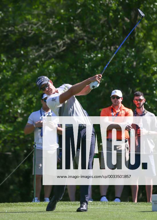 HUMBLE, TX - MARCH 31: Henrik Stenson (SWE) watches his tee shot on 2 during Round 3 of the Houston Open on March 31, 2018 at Golf Club of Houston in Humble, Texas. (Photo by Leslie Plaza Johnson Icon Sportswire) GOLF: MAR 31 PGA Golf Herren - Houston Open Icon18033108