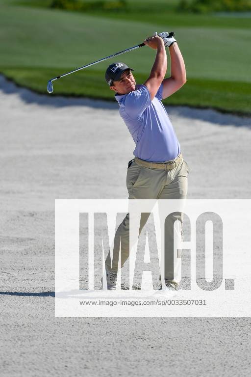 Paul Dunne hits from a fairway bunker on the 18th during the Houston Open at the Golf Club of Houston in Humble, Texas. CSM PGA Golf Herren 2018: Houton Open MAR 31 - ZUMAc04_ 20180331_zaf_c04_181