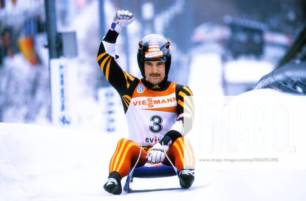 Georg Hackl (Deutschland) jubelt Rennrodeln Herren Rodeln 1998, Rennschlitten, Rennschlittensport Einzelbild Aufnahmedatum geschätzt Freude, Rennrodeln Herren Rodeln 1998, Rennschlitten, Rennschlittensport Einzelbild Aufnahmedatum geschätzt Freude,