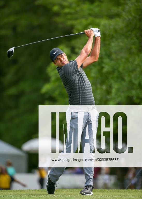 HUMBLE, TX - APRIL 01: Julian Suri (USA) watches his tee shot on 2 during the final round of the Houston Open on April 1, 2018 at the Golf Club of Houston in Humble, Texas. (Photo by Leslie Plaza Johnson Icon Sportswire) GOLF: APR 01 PGA Golf Herren - Houston Open Icon180401027
