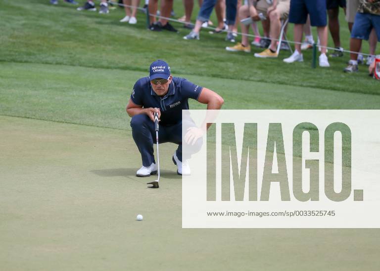 HUMBLE, TX - APRIL 01: Henrik Stenson (SWE) looks over his putt on 2 during the final round of the Houston Open on April 1, 2018 at the Golf Club of Houston in Humble, Texas. (Photo by Leslie Plaza Johnson Icon Sportswire) GOLF: APR 01 PGA Golf Herren - Houston Open Icon180401133