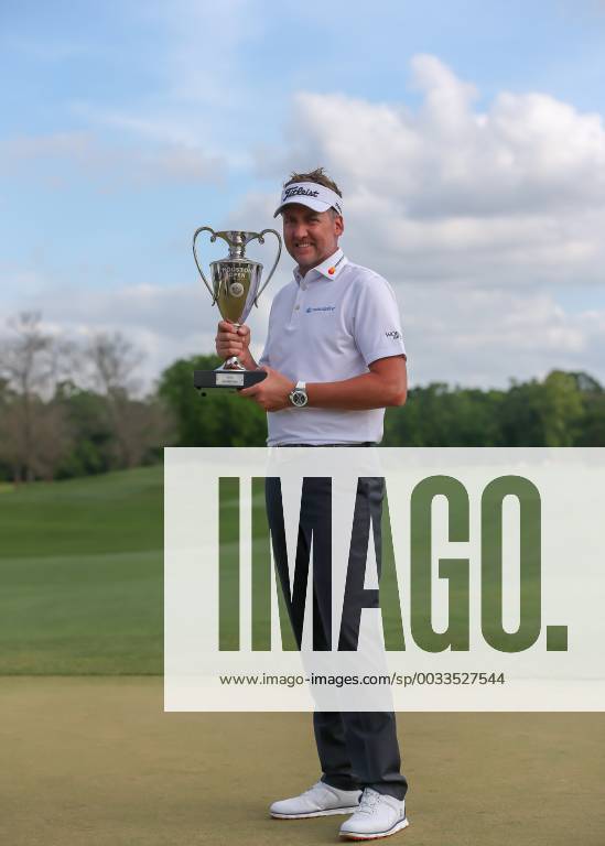 HUMBLE, TX - APRIL 01: Ian Poulter (GBR) holds up the Houston Open Championship trophy during the final round of the Houston Open on April 1, 2018 at the Golf Club of Houston in Humble, Texas. (Photo by Leslie Plaza Johnson Icon Sportswire) GOLF: APR 01 PGA Golf Herren - Houston Open Icon180401293