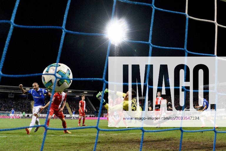 Soccer 2 Bundesliga SV Darmstadt 98 Fortuna Duesseldorf emonline deloka v Tobias Kempe SV Darmstadt 98 Raphael Wolf Fortuna Duesseldorf Goal scored Goal to the 1 0 Darmstadt
