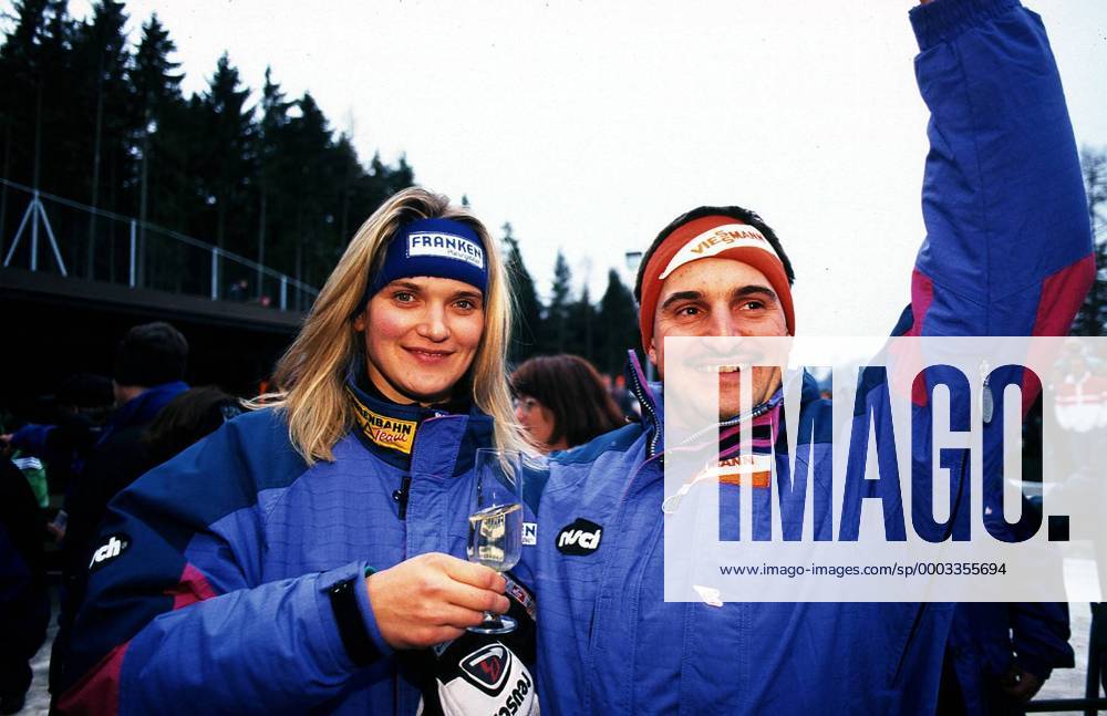 Die Weltmeister Susi Erdmann und Georg Hackl (beide Deutschland) Rennrodeln WM Damen WM 1997, Rennschlitten, Rennschlittensport Gruppe Aufnahmedatum geschätzt Innsbruck Freude, Rennrodeln WM Damen WM 1997, Rennschlitten, Rennschlittensport Gruppe Aufnahmedatum geschätzt Innsbruck Freude,