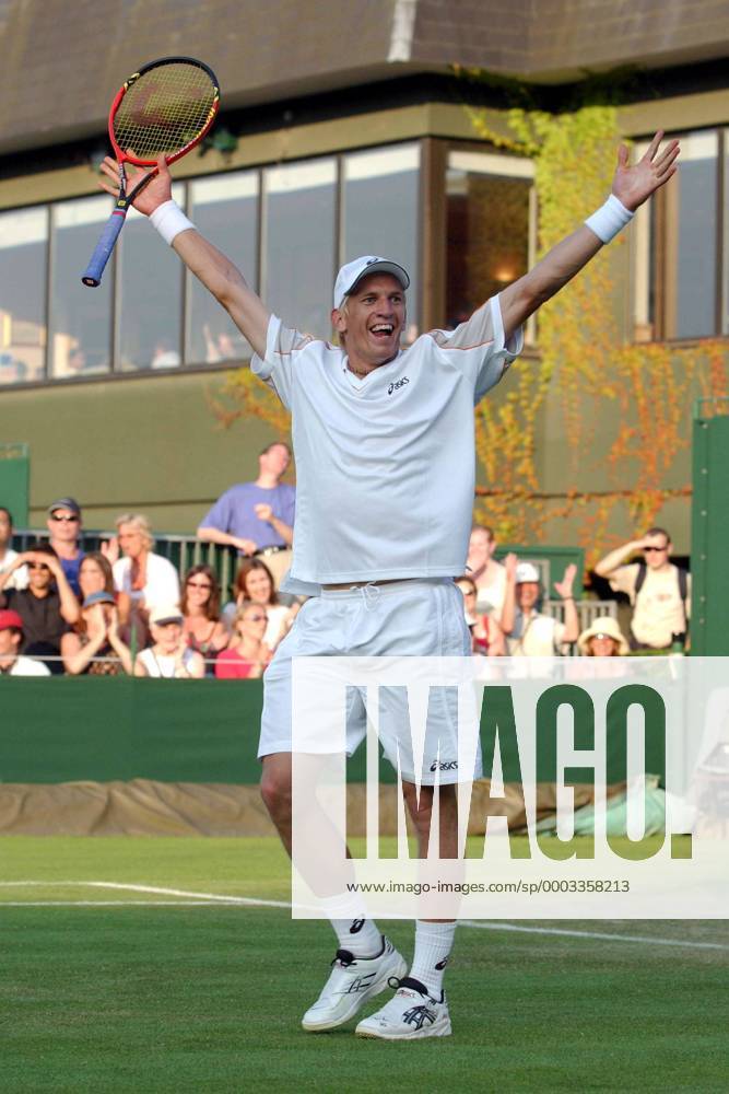 Jarkko Nieminen (Finnland) jubelt Tennis Herren All England Championships 2003, ATP Tour, Grand Slam Einzelbild Wimbledon London Freude, Begeisterung, Tennis Herren All England Championships 2003, ATP Tour, Grand Slam Einzelbild Wimbledon London Freude, Begeisterung,